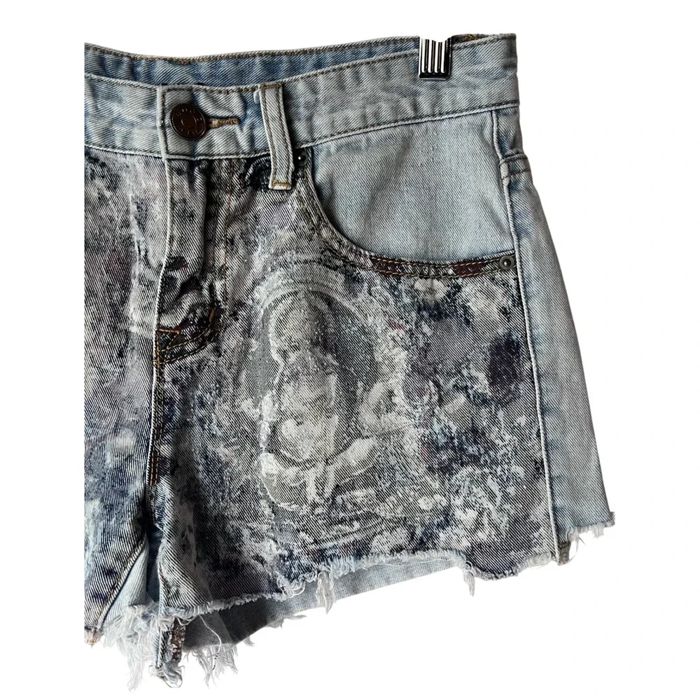 BDG Freja Mid Rise Vintage Fit Denim Shorts Raw Hem Size‎ 26